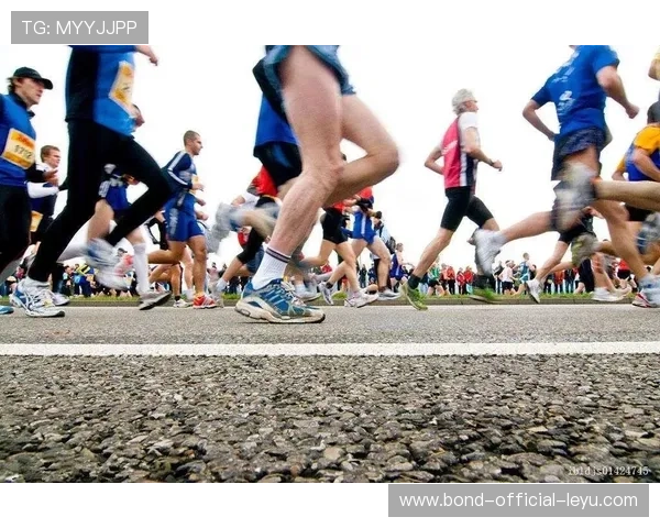 “武汉马拉松：快速跑者的速度风暴”